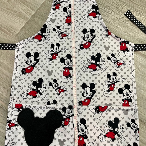 Children’s Apron - Picture 2 of 3